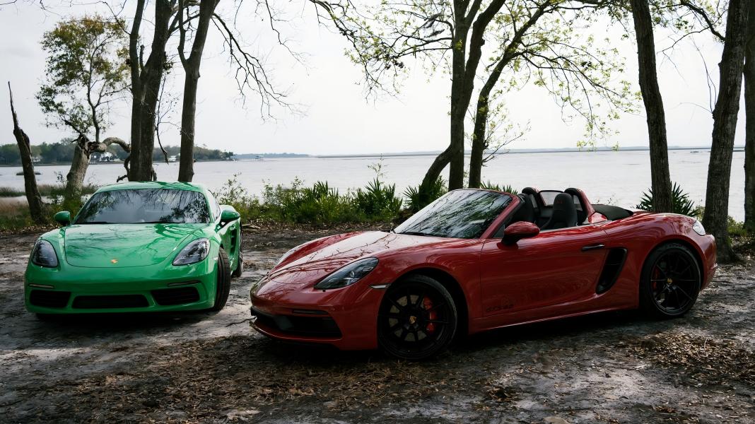 "Porsche 718 Cayman vs. Porsche 718 Boxster: A Head-to-Head Battle of Driving Thrills"|http://i.hohocar.com/newsd