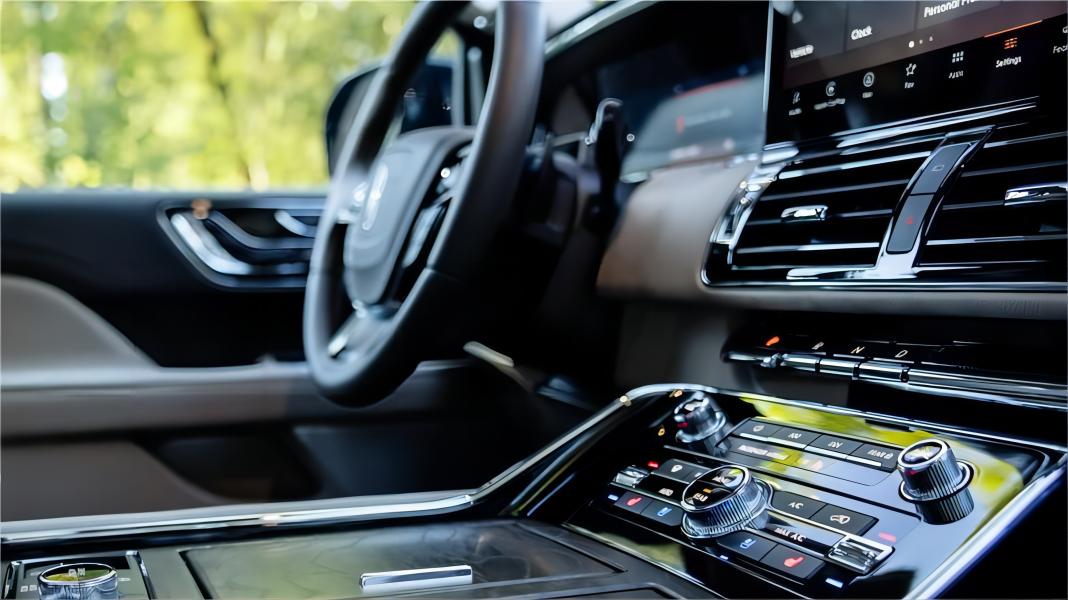 Lincoln Navigator Unrivaled Luxury and Power